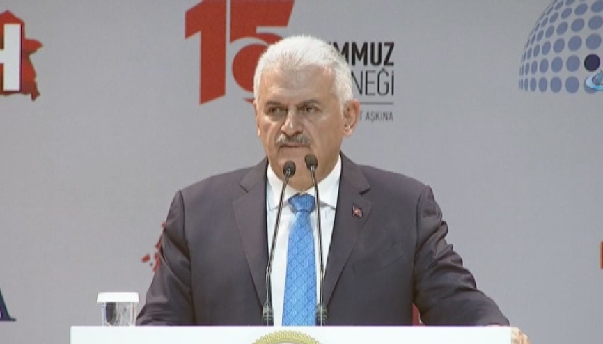 Başbakan Yıldırım, “1 dolara, göğüslerindeki bayrağı, inançlarını sattılar” Başbakan Yıldırım, “1 dolara, göğüslerindeki bayrağı, inançlarını sattılar”