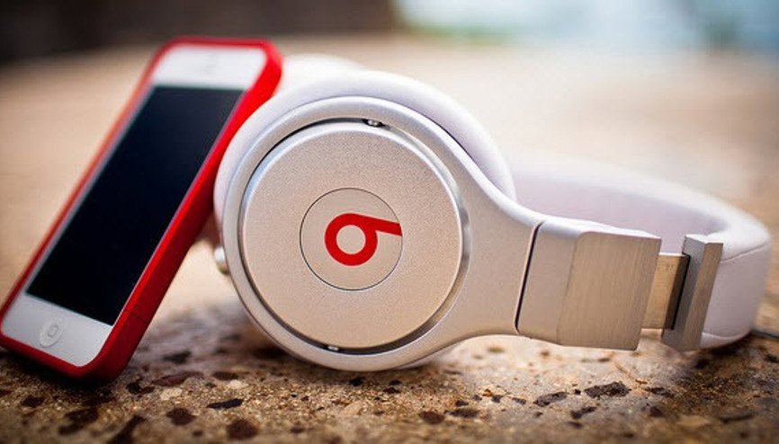 Apple bedava Beats kulaklık dağıtıyor