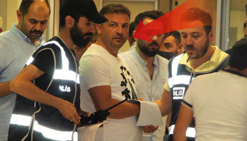 Ağaçtan düşen babasını almak için özel uçakla geldiği havalimanında yakalandı Ağaçtan düşen babasını almak için özel uçakla geldiği havalimanında yakalandı