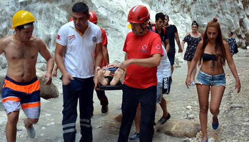 Parmak arası terlikle girdiği Saklıkent Kanyonu’nda ölümden döndü