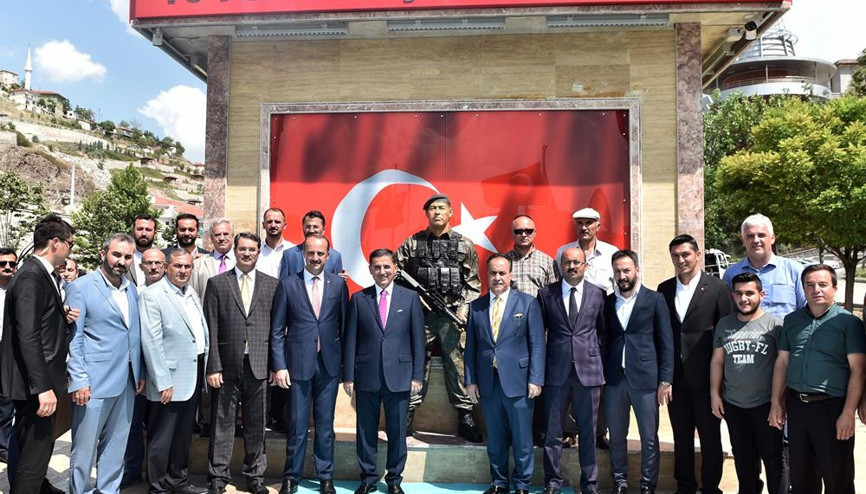 Vali Topaca’dan anıt ziyareti