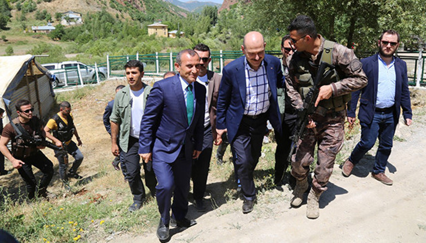 Bakan Soylu, şehit öğretmenin kaçırıldığı yerde