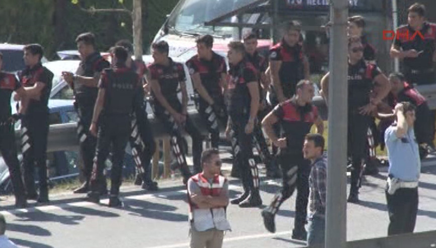 Bayrampaşada polis ekibi kaza yaptı