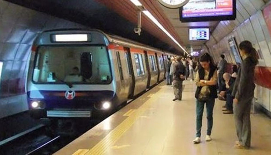 Metro seferlerine arıza rötarı