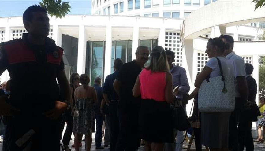 AVMde yangın paniğe neden oldu