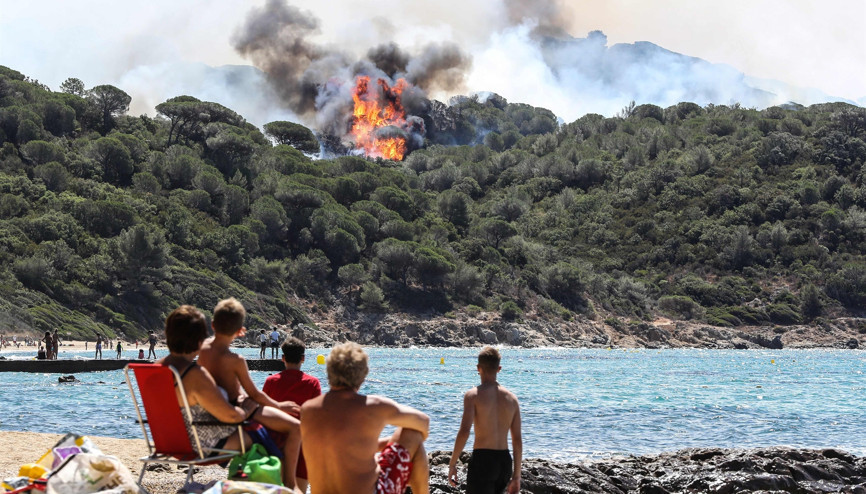 Fransada büyük yangın Hızla ilerliyor