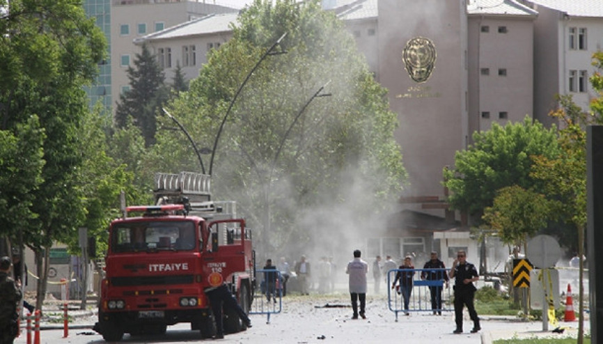 Canlı bombaya rahmet dileyen avukata suç duyurusu