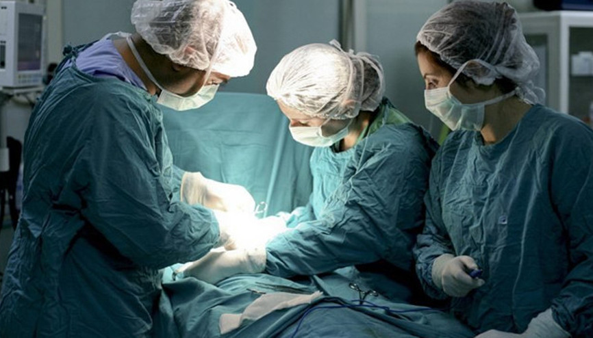 Penis büyütme ameliyatı sırasında canından oldu