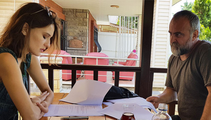 Öğrencisiyle aynı dizide