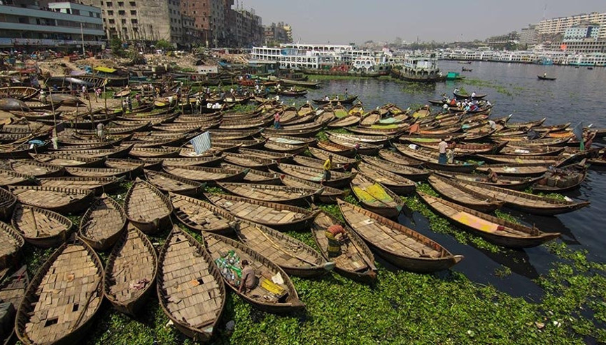 Bangladeş’te ulaşıma sandallı çözüm