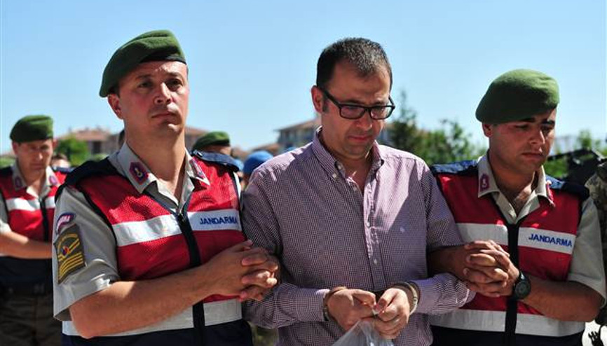 Son dakika: Akıncı Üssü davasında mahkeme salonu karıştı, pet şişeler havada uçuştu