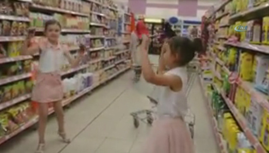 Miniklerden “Despacito”ya kaşıklı kırık hava ile cevap