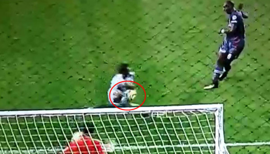 Maçta tartışmalı pozisyon Penaltı...