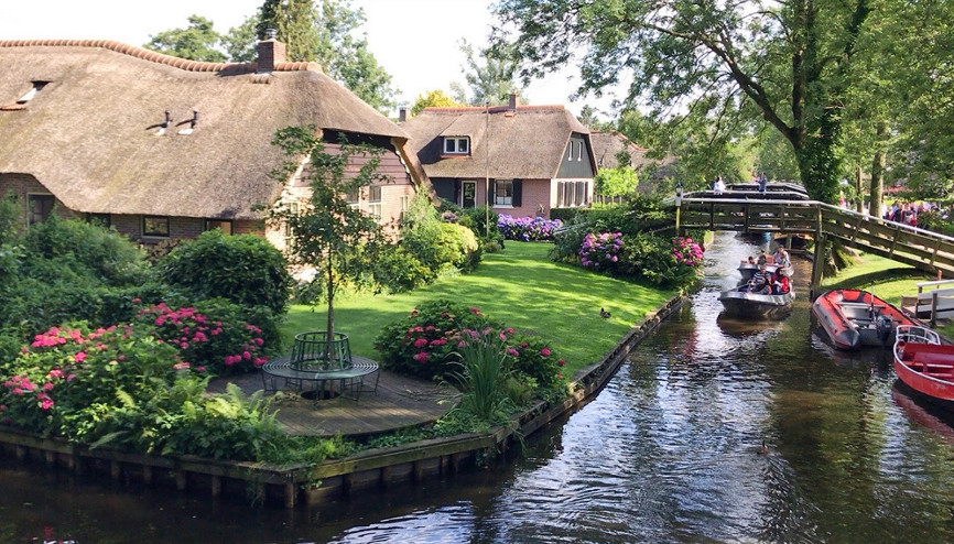 Kuzeyin Hobbit köyü: Giethoorn Kuzeyin Hobbit köyü: Giethoorn