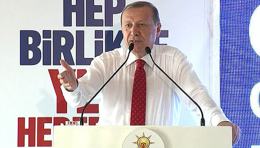 Erdoğan yoklama yaptı, bir partili iki kez ayağa kalkınca... Erdoğan yoklama yaptı, bir partili iki kez ayağa kalkınca...
