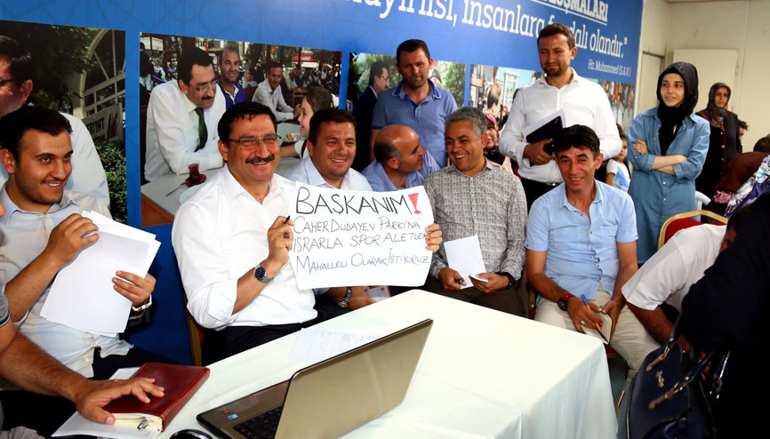 Halk gününde talepleri dinledi