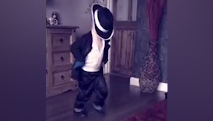 Michael Jackson’ın en küçük hayranı Michael Jackson’ın en küçük hayranı