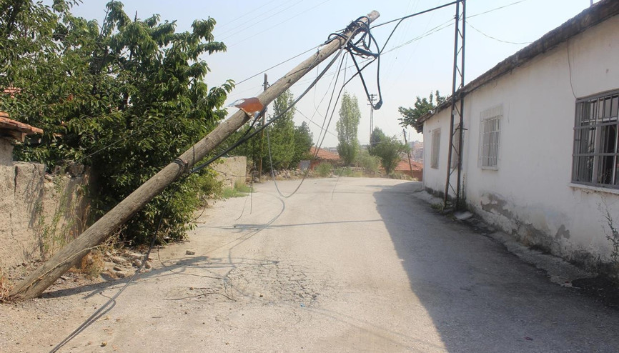 Direk yıkılınca çalamadan kaçtılar