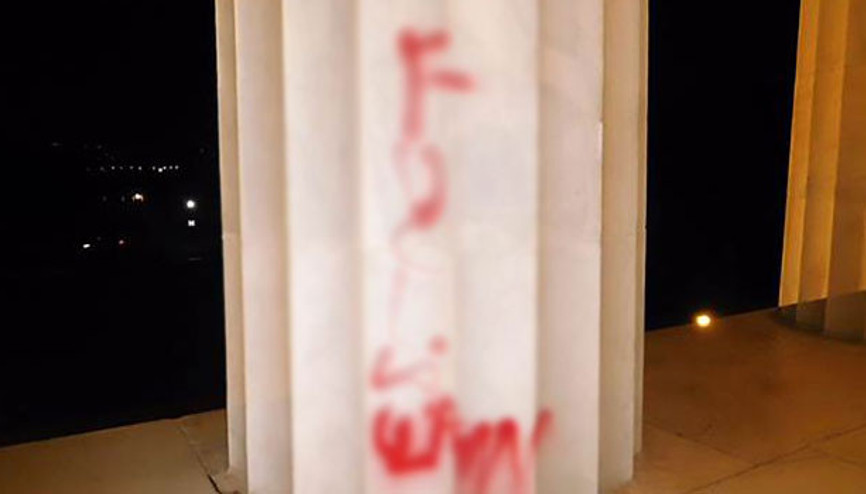 ABDde ırkçılık tartışması büyüyor... Lincoln anıtına saldırı