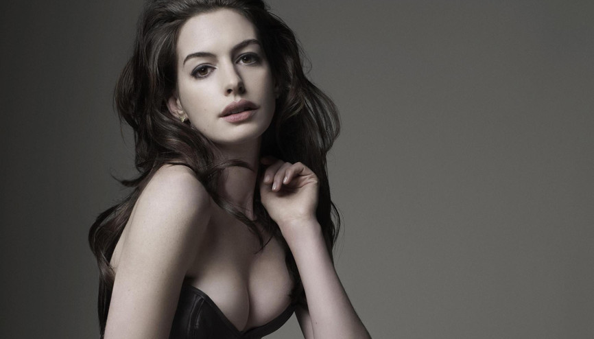 Anne Hathawayin çıplak görüntüleri internete düştü