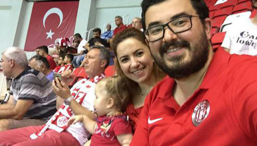 Çocuklu taraftarın biberon isyanı Çocuklu taraftarın biberon isyanı
