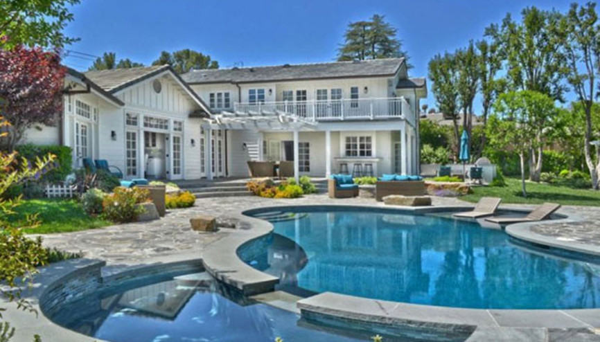 Önce nişanı attılar sonra da evi sattılar