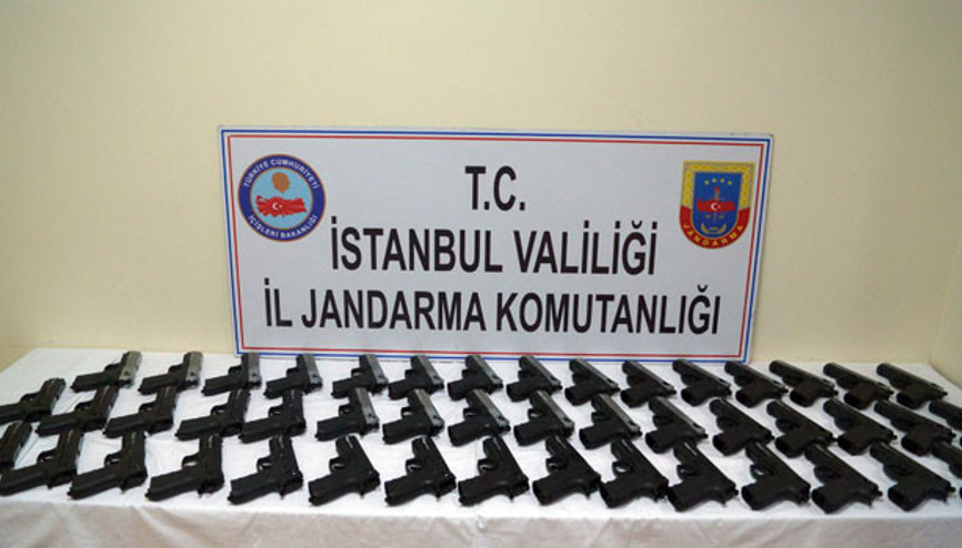 İstanbuldaki aracın bagajından cephanelik çıktı