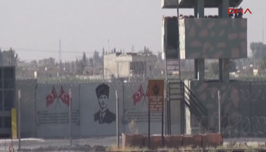 Şanlıurfa Telabyaddaki ABD bayrakları ile PYD/YPG flamaları kaldırıldı