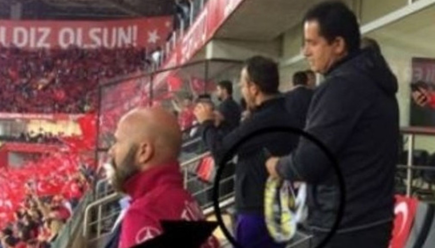 Taraftar uyardı, atkıyı çıkardı Acun...