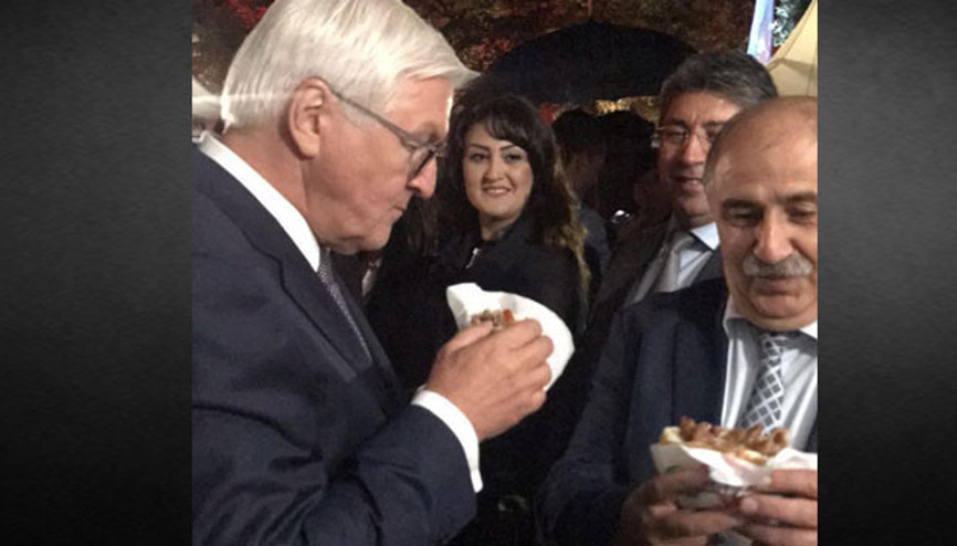 Alman Cumhurbaşkanı da dönerin tadına baktı