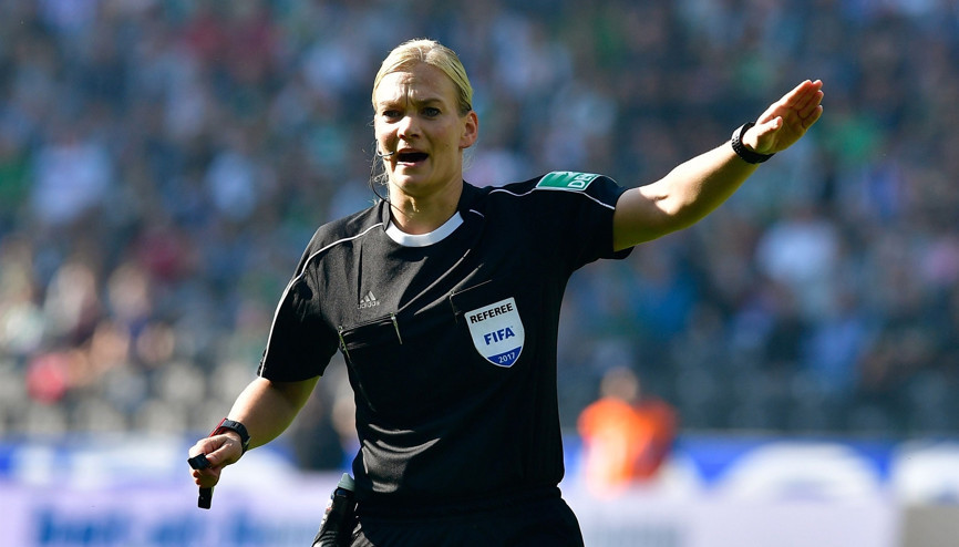 Almanya tarihine geçen kadın hakem