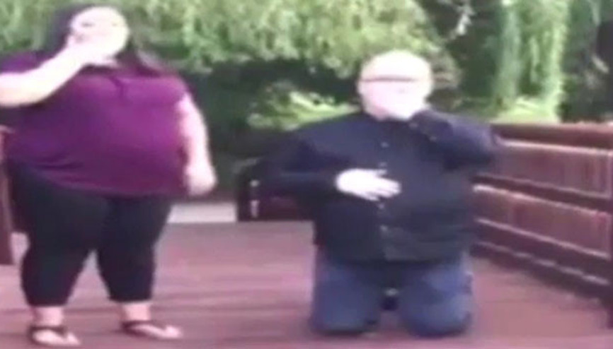 Sakar aşık yüzüğü nehre düşürdü