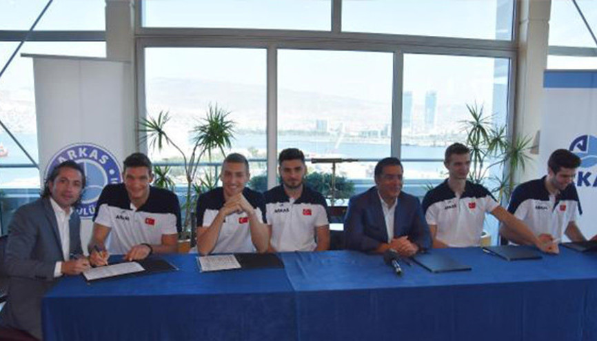 Arkasspordan imza şov