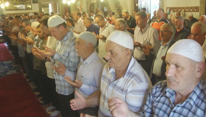 Yangın durdurulamayınca ilçe yağmur duası yaptı