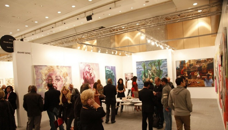 Contemporary Istanbul sokağa taştı