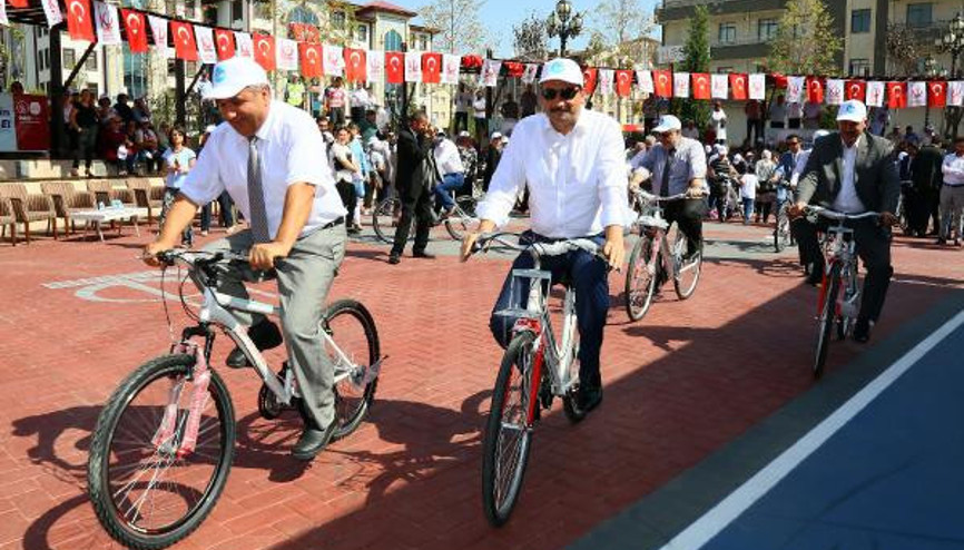 Sağlık için haydi pedalları çevirmeye
