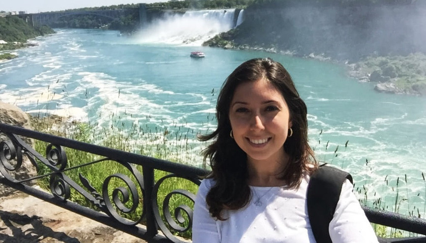 Niagarada çiçekler içinde bir İngiliz kasabası