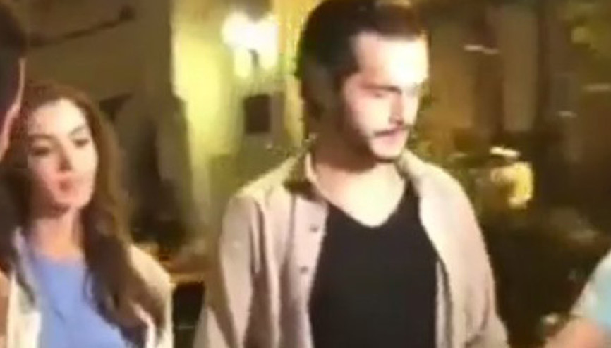 İlk kez ele ele