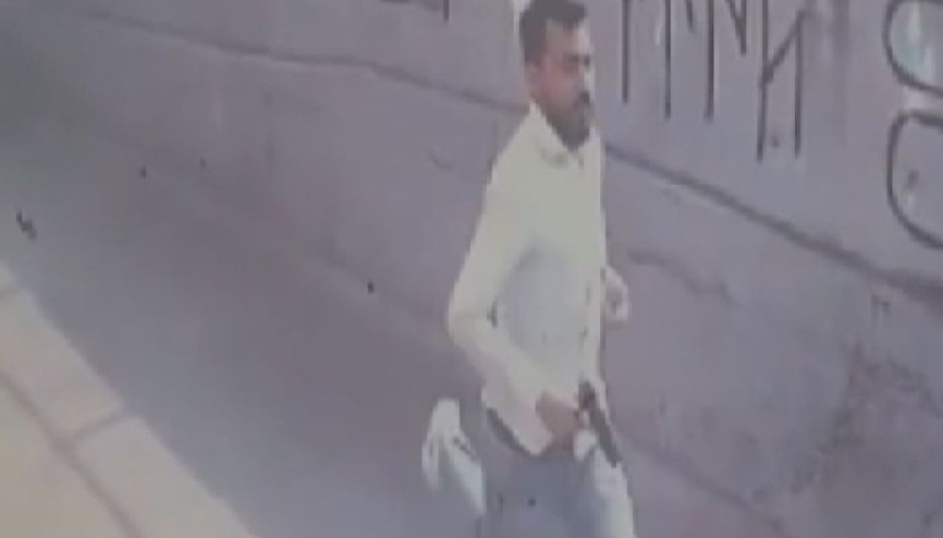 Adliye önündeki kavga sonrası kaçan silahlı kişi güvenlik kamerasında