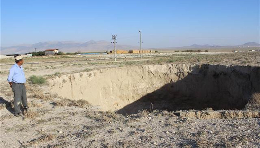 Konyada yeni obruk oluştu