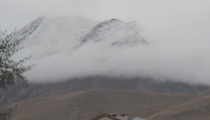 Ağrı mevsimin ilk karını gördü