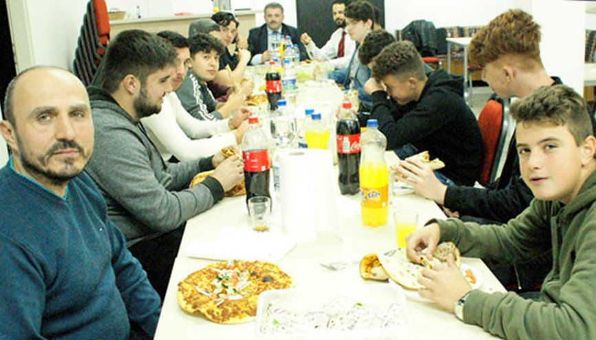 Lehrte Selimiye Camisi’nde ‘Erdemli Gençlik’ semineri