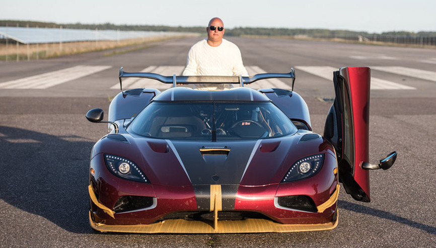 Koenigsegg, Bugattiyi ezdi geçti, hız rekorunu kırdı