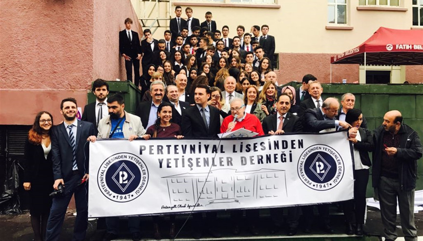 Pertevniyal Lisesi ‘mezunlar günü’ rekoru kırdı