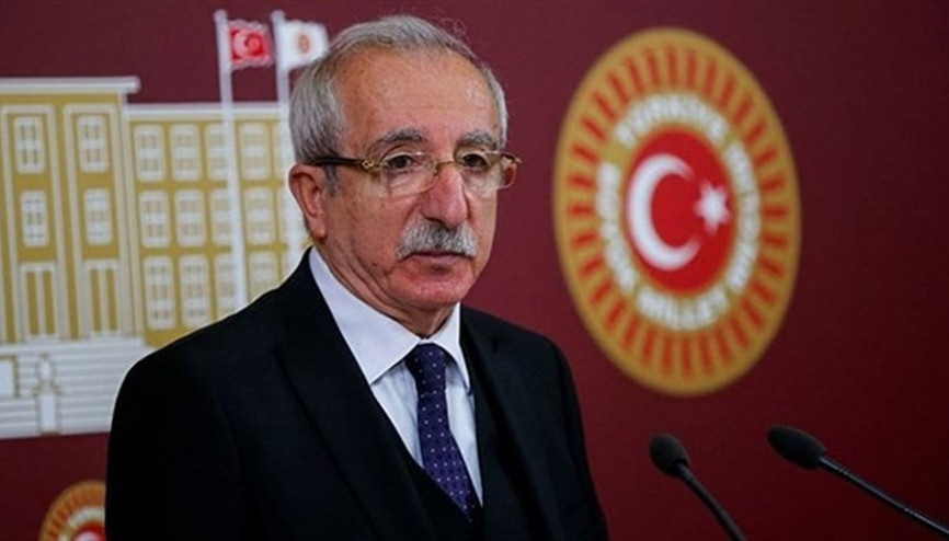 AK Partili Miroğlu ve eşi kaza geçirdi