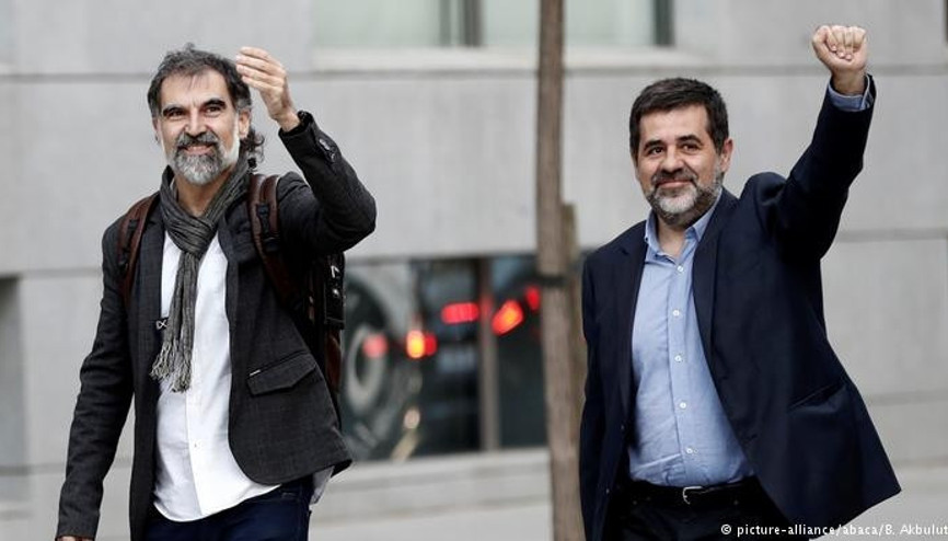İspanya iki Katalan STK liderini tutukladı