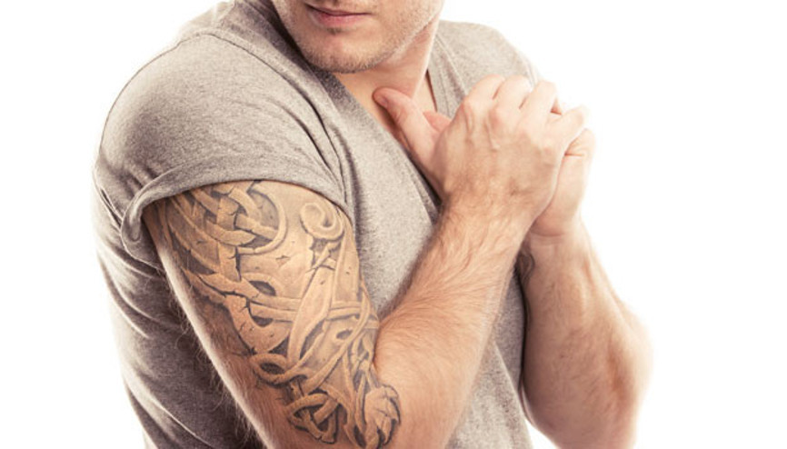 Dövme yaptırmadan önce bir kez daha düşünün: Sildirmek acılı ve pahalı