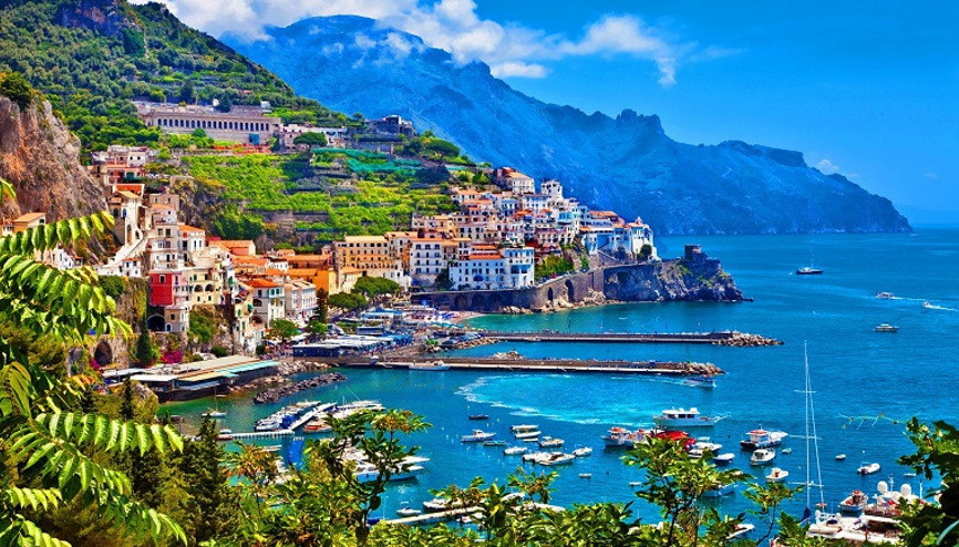Yamaçların üzerinde bir kasaba: Amalfi