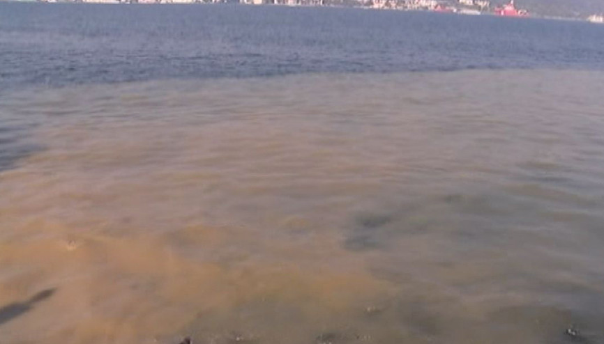 Çamura bulanan İstanbul Boğazı havadan görüntülendi