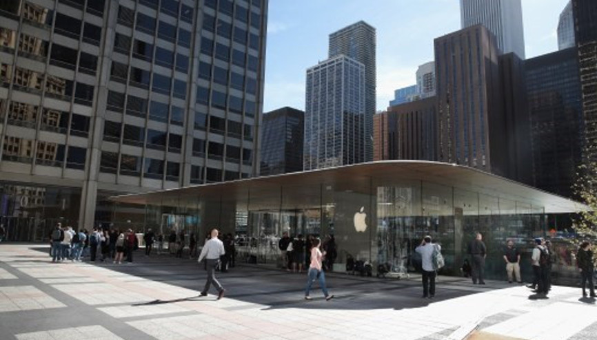 Apple MacBook şeklinde mağaza açtı